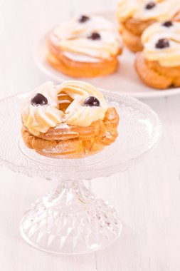 Zeppole Pasta krema ile. 