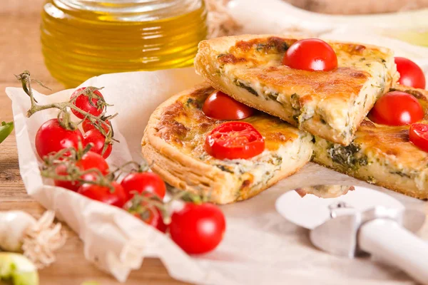 Lauch und Tomaten-Quiche. — Stockfoto