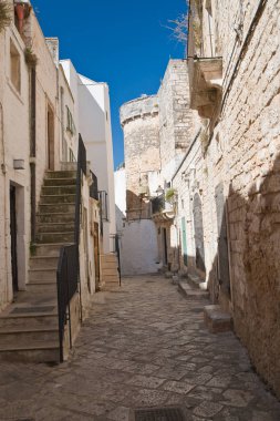 Ara sokakta. Ceglie Messapica. Puglia. İtalya. 