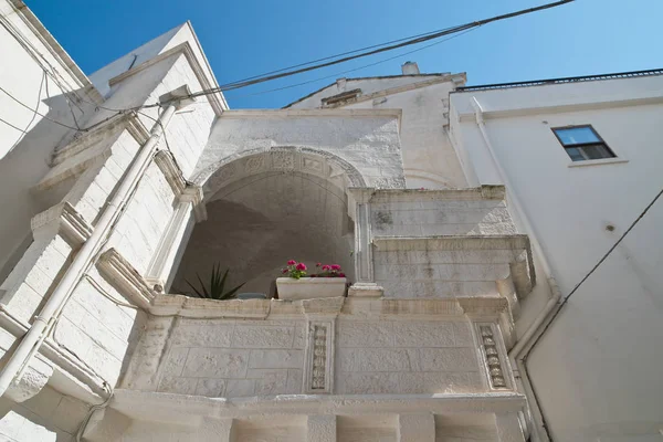 Gasse. Zisterne. Apulien. Italien. — Stockfoto