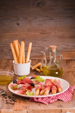 Grisini breadsticks ile jambon. 