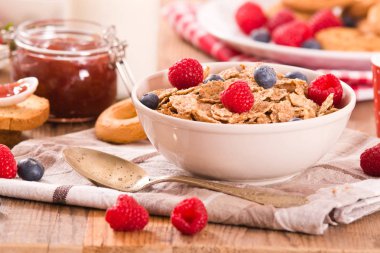 Kepekli tahıllar ile Kahvaltı. 