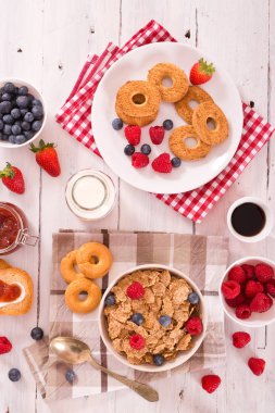 Kepekli tahıllar ile Kahvaltı. 