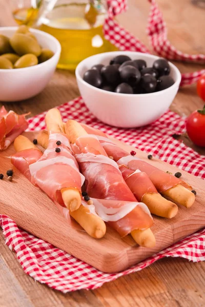 Grisini breadsticks ile jambon. 