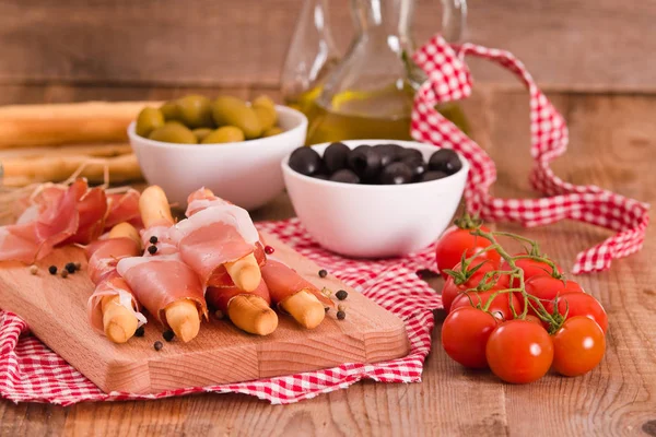 Grisini breadsticks ile jambon. 