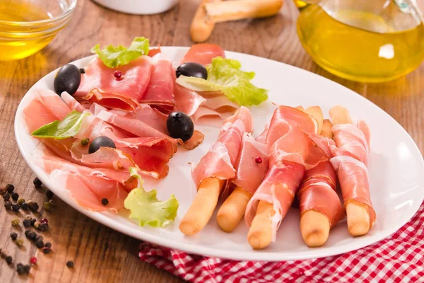 Grisini breadsticks ile jambon. 
