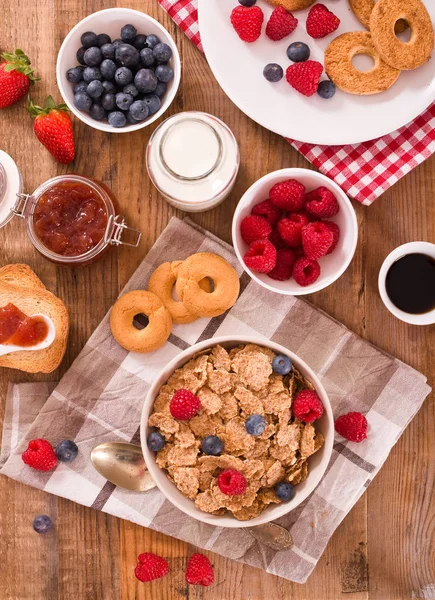 Kepekli tahıllar ile Kahvaltı. 