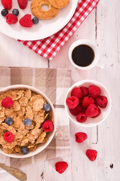 Kepekli tahıllar ile Kahvaltı. 