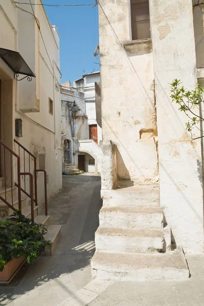 Para o beco. Castellaneta. Puglia. Itália . — Fotografia de Stock