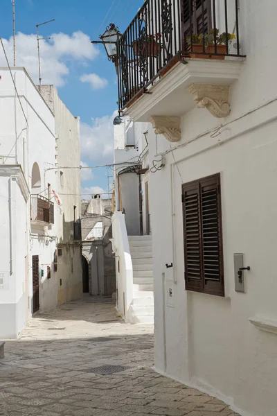 Een steegje. Een Mottola. Een Puglia. Italië. — Stockfoto