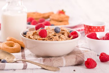 Kepekli tahıllar ile Kahvaltı. 