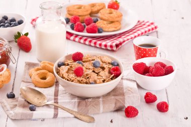 Kepekli tahıllar ile Kahvaltı. 