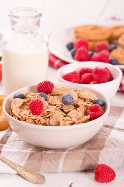 Kepekli tahıllar ile Kahvaltı. 