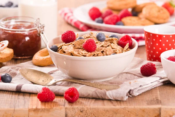 Kepekli tahıllar ile Kahvaltı. 