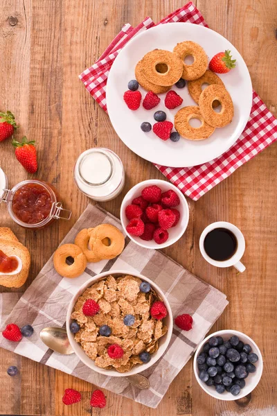 Kepekli tahıllar ile Kahvaltı. 