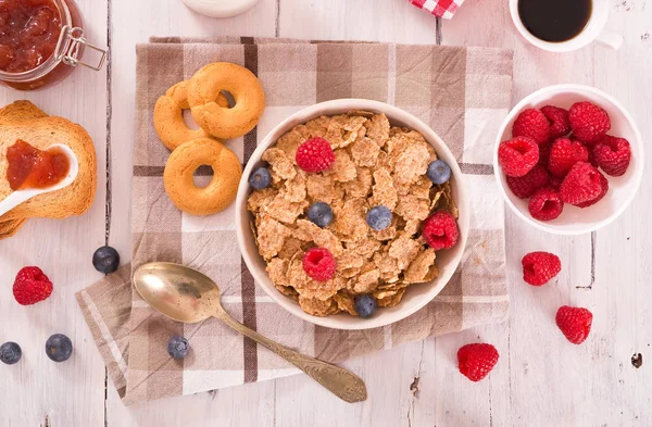 Kepekli tahıllar ile Kahvaltı. 