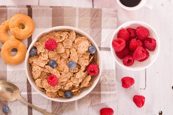 Kepekli tahıllar ile Kahvaltı. 