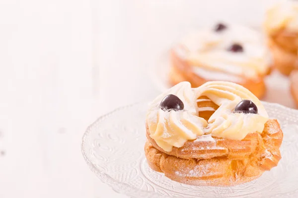 Zeppole with pastry cream. — Stock Photo, Image