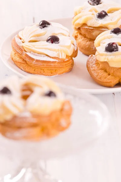 Zeppole with pastry cream. — Stock Photo, Image