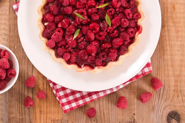 Raspberry tart on white dish. — Stock Photo, Image