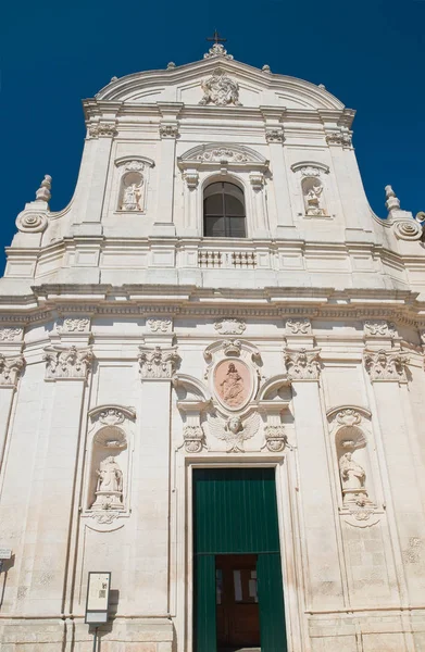 胭脂红的教会。马丁纳弗兰卡。普利亚大区。意大利. — 图库照片