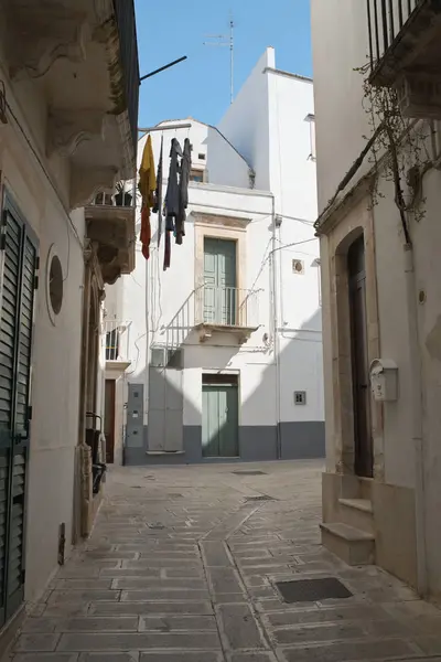 En gränd. Det är Martina Franca. Apulien. Italien. — Stockfoto