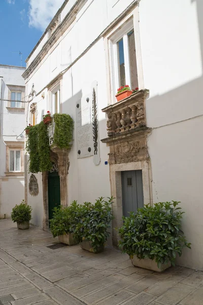 Ara sokakta. Martina Franca. Puglia. İtalya. — Stok fotoğraf