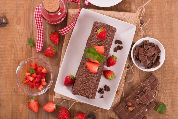 Chocolate roll with hazelnuts and strawberries. — Stock Photo, Image