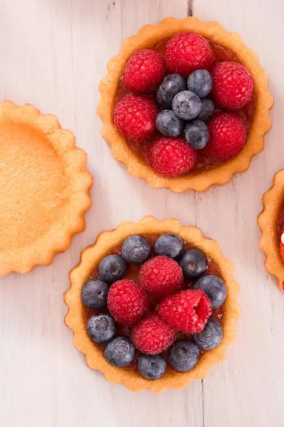 Tartlets with forest fruits. — Stock Photo, Image