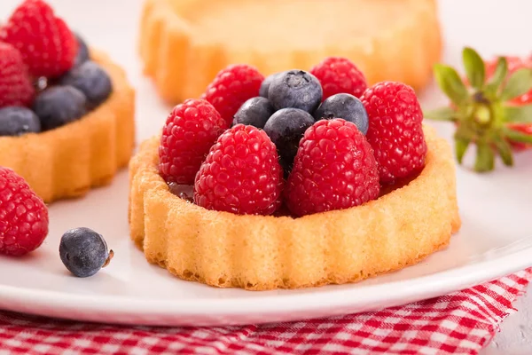 Tartlets with forest fruits. — Stock Photo, Image