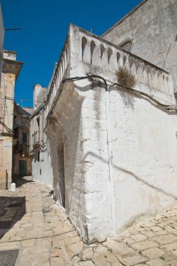 Ara sokakta. Ceglie Messapica. Puglia. İtalya. 