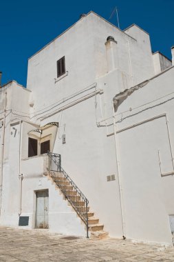 Ara sokakta. Ceglie Messapica. Puglia. İtalya. 
