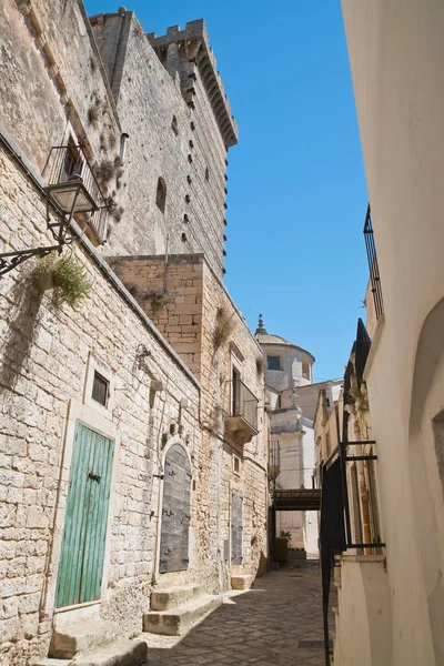 Alleyway. Ceglie Messapica. Puglia. Italy. — Stock Photo, Image