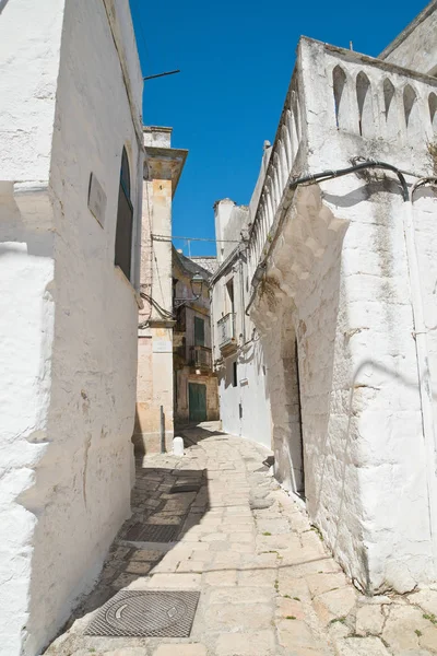 Ulička. Ceglie Messapica. Puglia. Itálie. — Stock fotografie