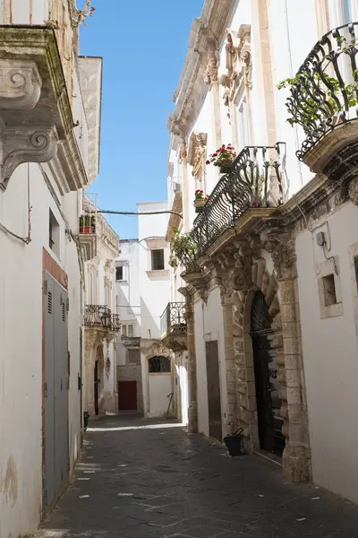 Een steegje. Martina Franca. Een Puglia. Italië. — Stockfoto