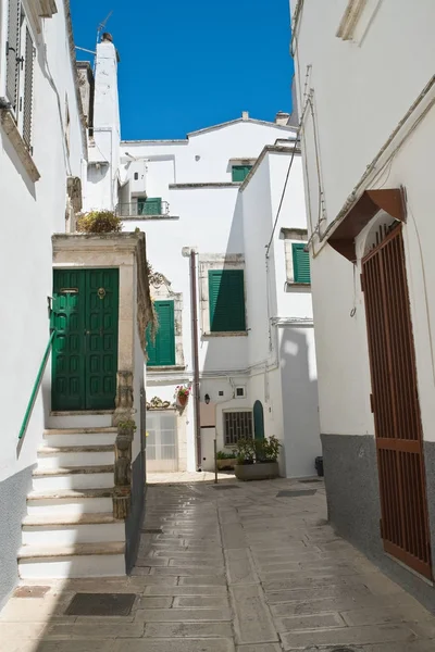 En gränd. Det är Martina Franca. Apulien. Italien. — Stockfoto