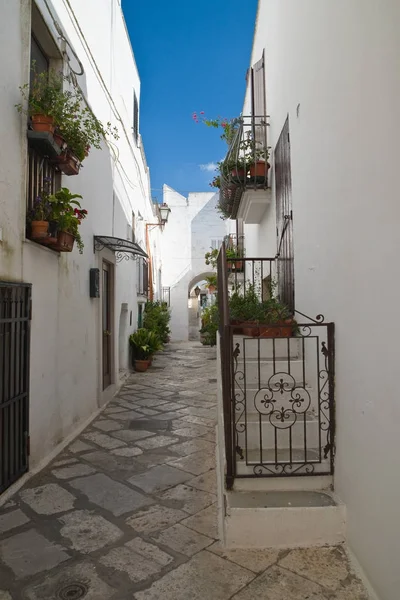 Een steegje. Een Mottola. Een Puglia. Italië. — Stockfoto