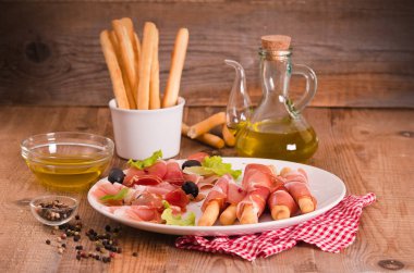 Grisini breadsticks ile jambon. 