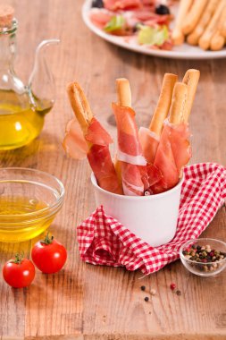 Grisini breadsticks ile jambon. 