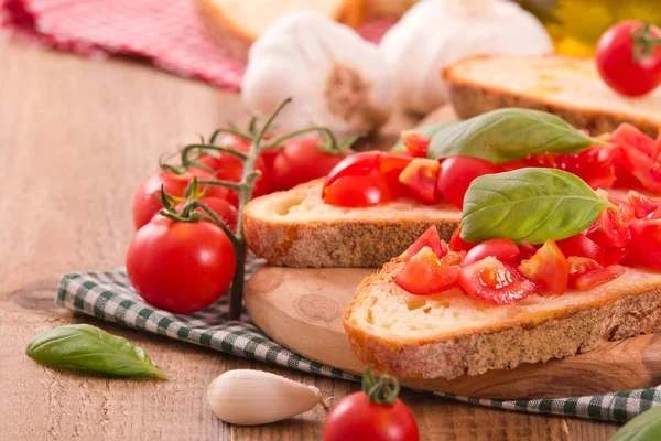 Bruschetta Bread Basil Chopped Tomatoes — Stock Photo, Image