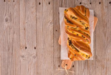 Çikolata parçaları ile börek. 