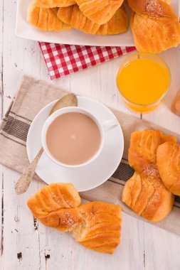 Ahşap masa üzerinde kahvaltımızda ile Kahvaltı. 