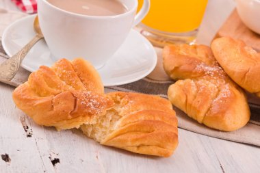 Ahşap masa üzerinde kahvaltımızda ile Kahvaltı. 