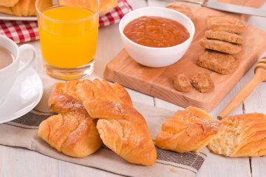 Ahşap masa üzerinde kahvaltımızda ile Kahvaltı. 