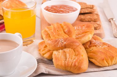 Ahşap masa üzerinde kahvaltımızda ile Kahvaltı. 