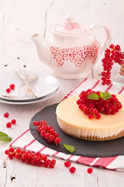 Redcurrant Cheesecake Black Dish — Stock Photo, Image