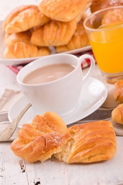 Ahşap masa üzerinde kahvaltımızda ile Kahvaltı. 