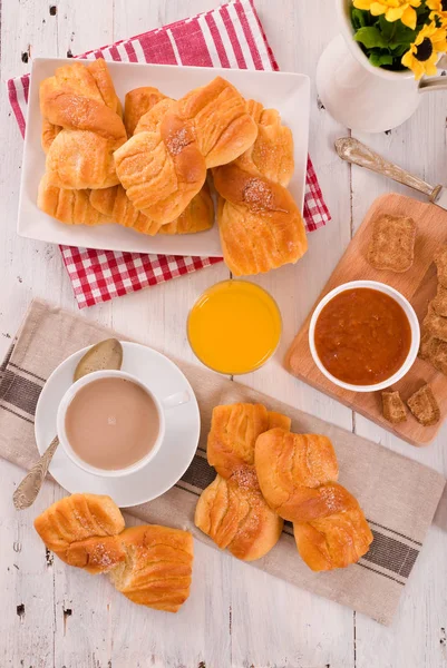 Desayuno Con Brioches Mesa Madera —  Fotos de Stock