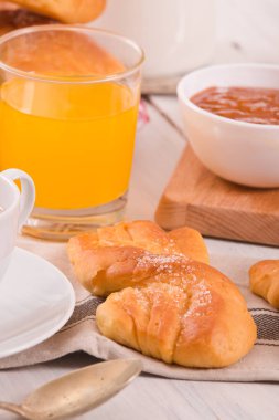 Ahşap masa üzerinde kahvaltımızda ile Kahvaltı. 