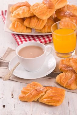 Ahşap masa üzerinde kahvaltımızda ile Kahvaltı. 